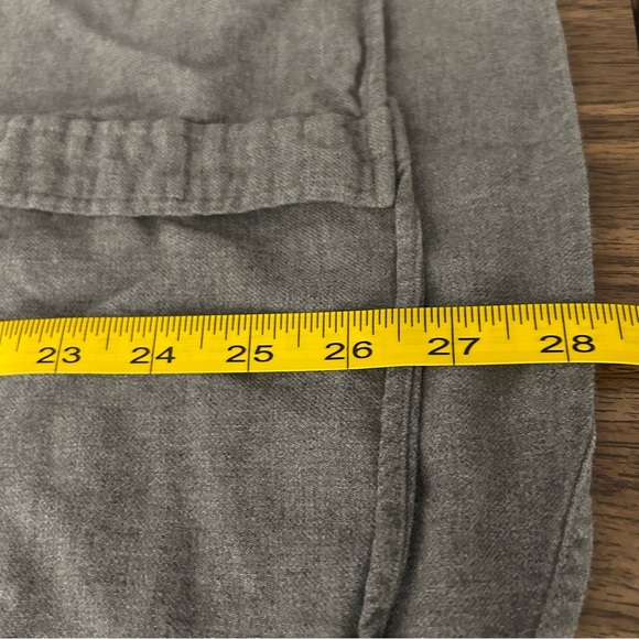 💕 Uniqlo Men's Gray Button-Up Shirt M - Picture 8 of 10